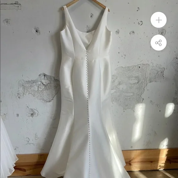 NWT Private Label Satin Wedding Dress with Train and Buttons - Picture 3 of 6